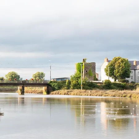 Beautifully Restored Soldier's Barracks To Sleep 10 People Clarecastle