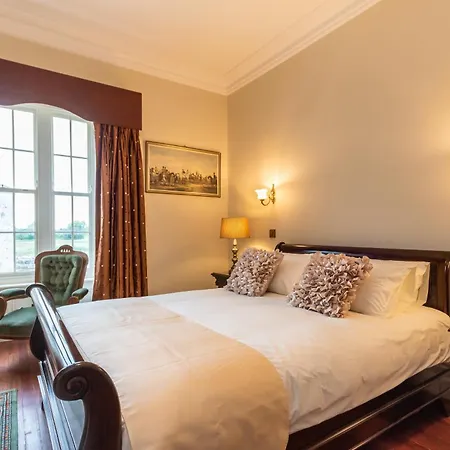 Holiday home Beautifully Restored Soldier's Barracks To Sleep 10 People
