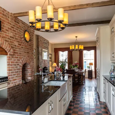 Beautifully Restored Soldier's Barracks To Sleep 10 People *