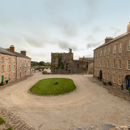 Holiday home Beautifully Restored Soldier's Barracks To Sleep 10 People