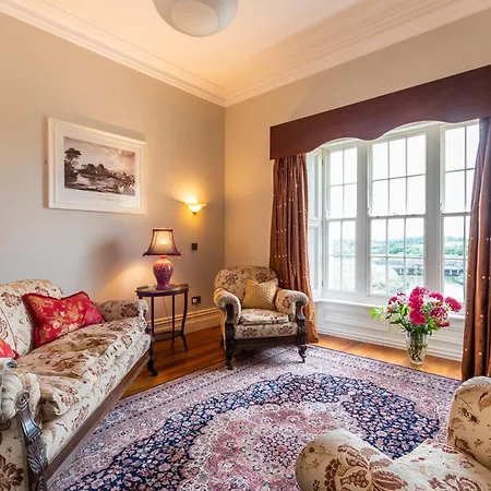 Дом отдыха Beautifully Restored Soldier's Barracks To Sleep 10 People *