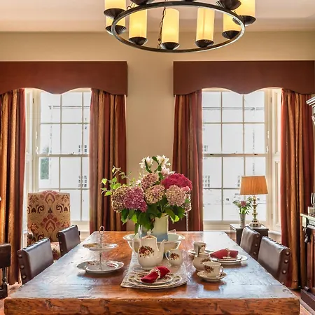 Beautifully Restored Soldier's Barracks To Sleep 10 People Дом отдыха Clarecastle