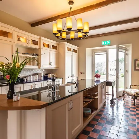 Beautifully Restored Soldier's Barracks To Sleep 10 People Дом отдыха *