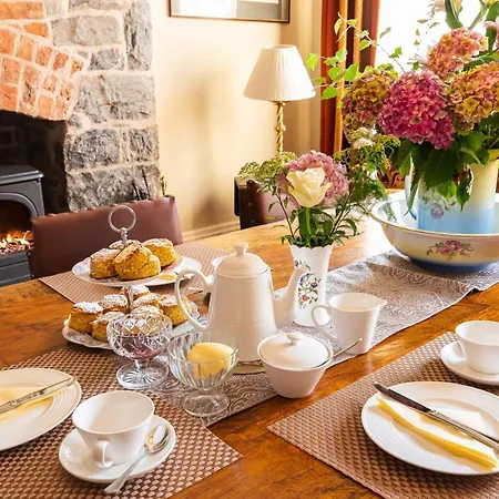 Beautifully Restored Soldier's Barracks To Sleep 10 People *