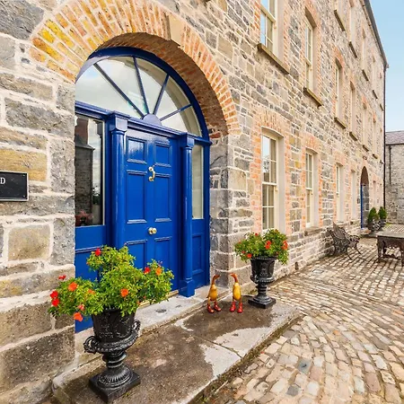 Beautifully Restored Soldier's Barracks To Sleep 10 People Holiday home *