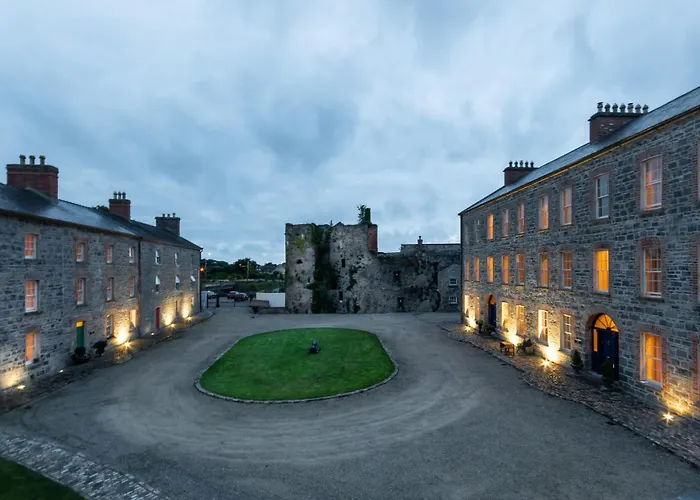 Beautifully Restored Soldier's Barracks To Sleep 10 People * Droíchead an Chláir