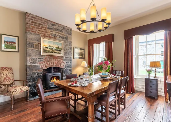 Beautifully Restored Soldier's Barracks To Sleep 10 People Feriehus Droíchead an Chláir