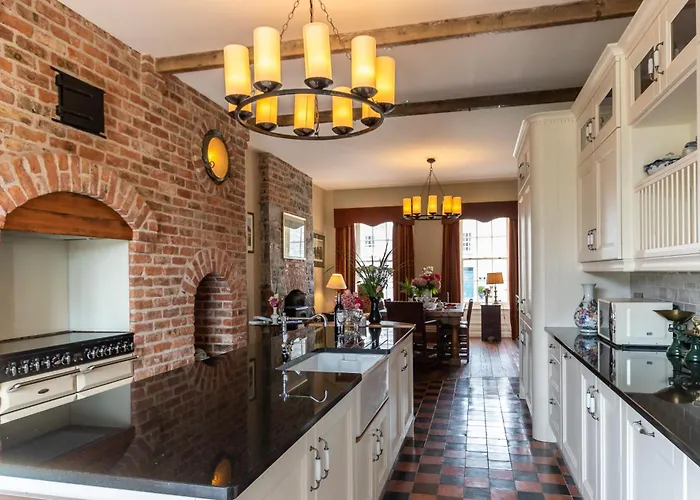 Beautifully Restored Soldier's Barracks To Sleep 10 People *