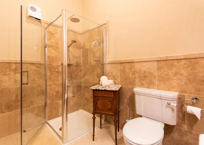 Beautifully Restored Soldier's Barracks To Sleep 10 People *