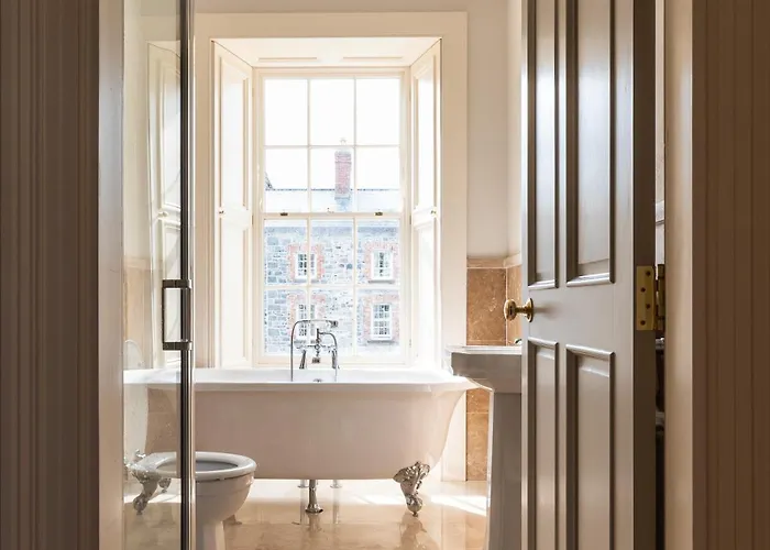 Beautifully Restored Soldier's Barracks To Sleep 10 People * Droíchead an Chláir