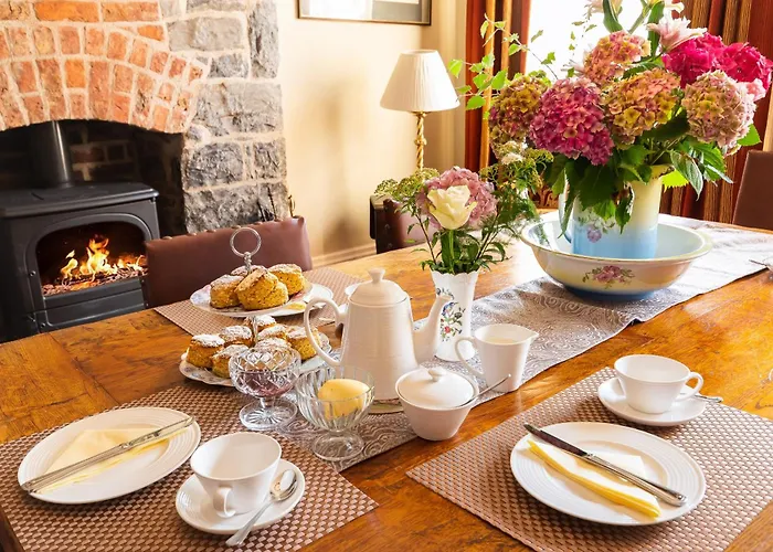 Beautifully Restored Soldier's Barracks To Sleep 10 People *